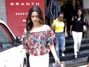 Alia Bhatt unveils author Amish's new book at Granth in Juhu