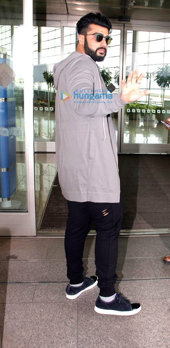 arjun kapoor malaika arora khan and suniel shetty snapped at the airport 1