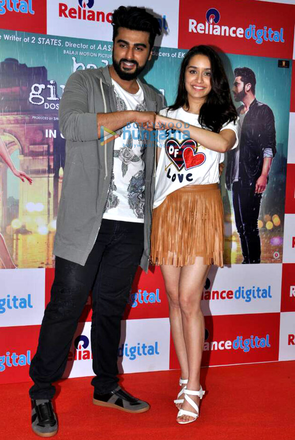 Arjun Kapoor and Shraddha Kapoor snapped at Half Girlfriend promotions in Juhu