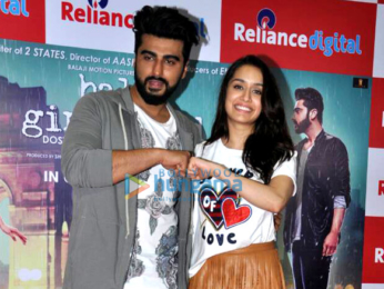 Arjun Kapoor and Shraddha Kapoor snapped at Half Girlfriend promotions in Juhu