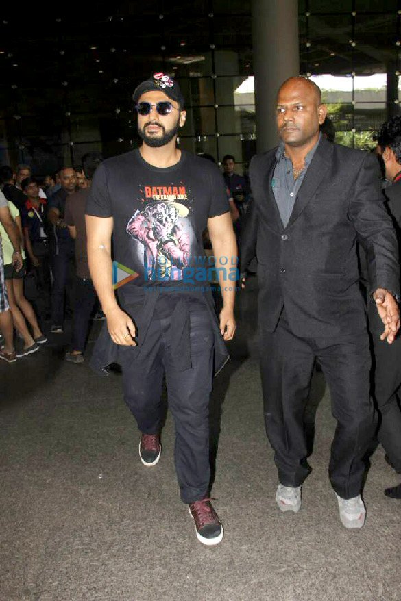 arjun and shraddha snapped returning from ahmedabad post half giirlfriend promotions 1