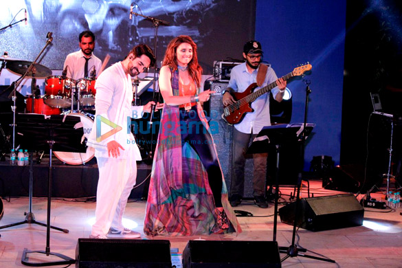 ayushmann and parineeti at the musical concert 11