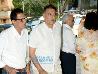 Celebs attend the prayer meet in memory of the late actor Vinod Khanna
