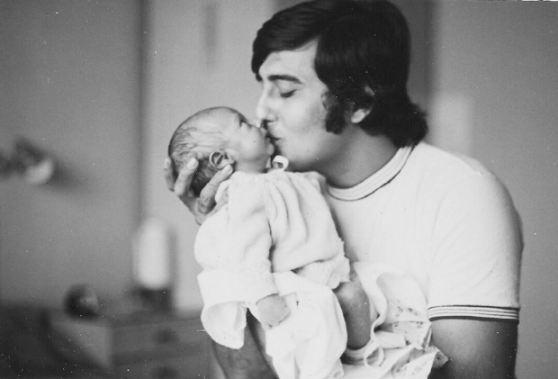 Check out Rahul Khanna gets emotional remembering his father Vinod Khanna in this throwback picture