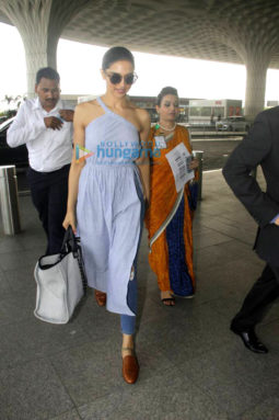 Deepika Padukone snapped on her way to Bangalore