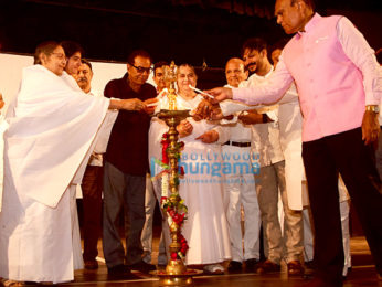 Dharmendra, Gracy Singh, Vivek Oberoi, Poonam Dhillon, Suresh Oberoi & others at Brahma Kumari's sister Shivani's spiritual talk