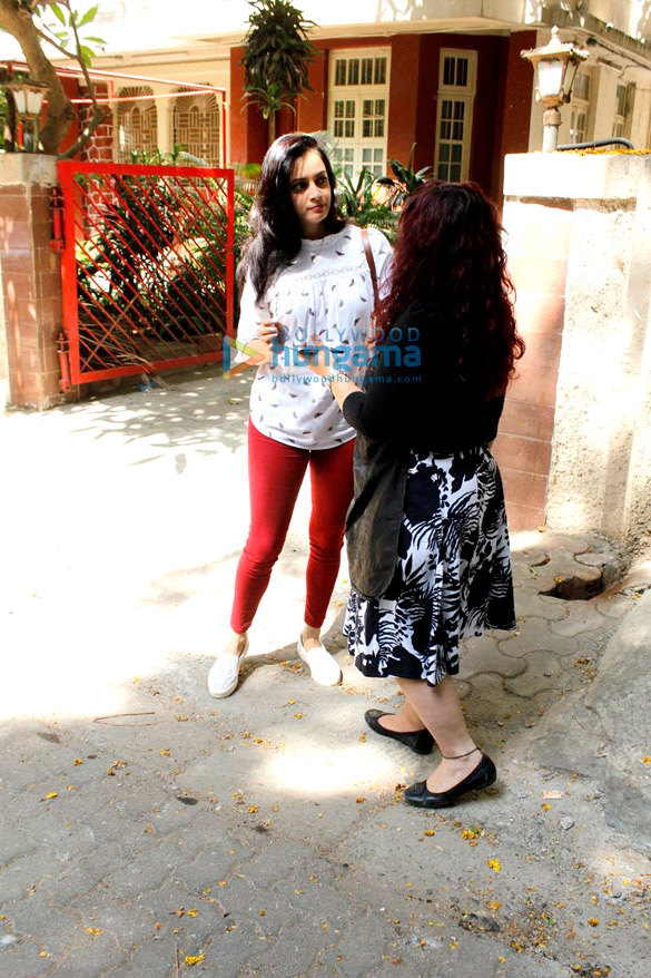 dia mirza snapped in bandra 5