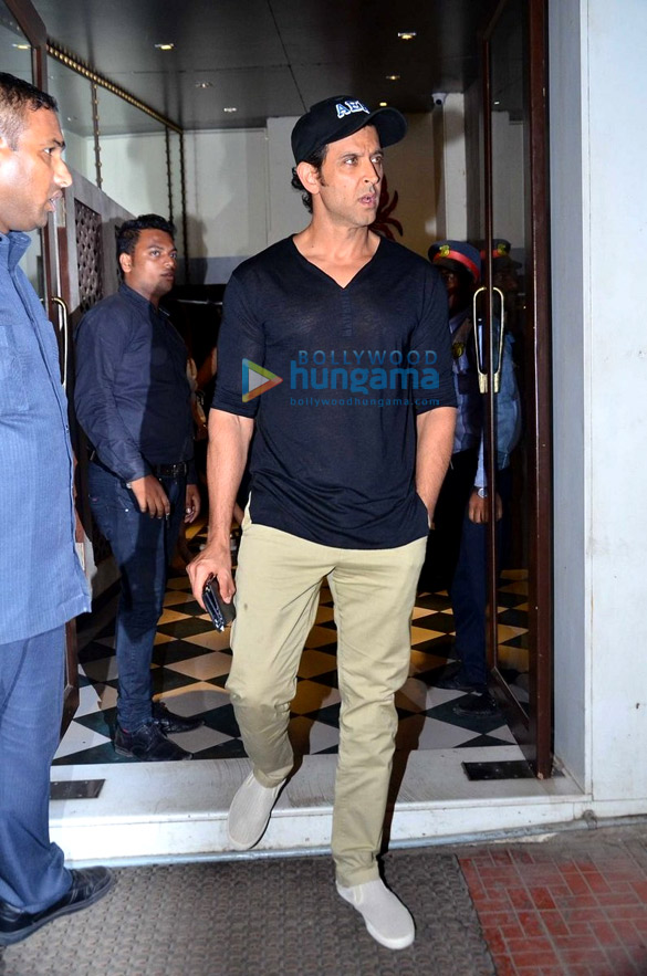 hrithik roshan sussanne khan and others snapped at bastian 1
