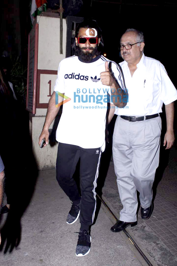 injured ranveer singh snapped post getting treatment at lilavati hospital in mumbai 4