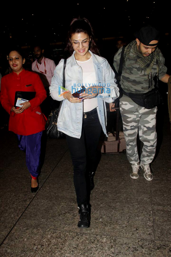 jacqueline fernandez jackie shroff and john abraham snapped at the airport 9