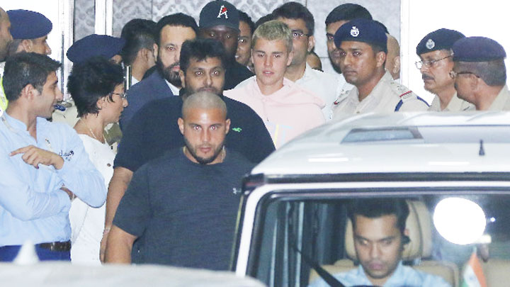 Justin Bieber In Mumbai: Creates FRENZY Among Media & Fans Justin Bieber In Mumbai: Creates FRENZY Among Media & Fans