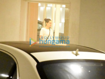 Kareena Kapoor Khan and Karisma Kapoor snapped at Karan Johar's house
