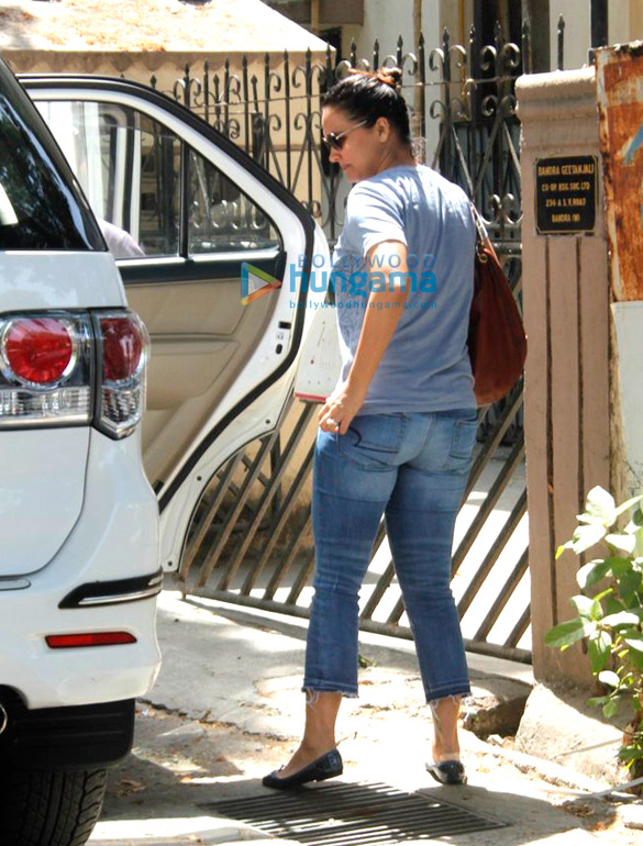 lara dutta snapped with her daughter in bandra 1