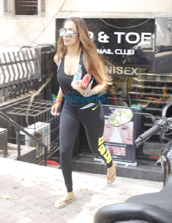 malaika arora khan snapped post salon session in bandra 5