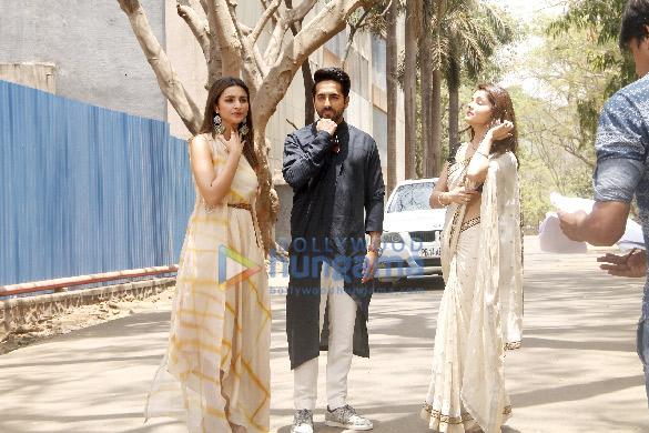 parineeti and ayushmann on the sets of colors 4