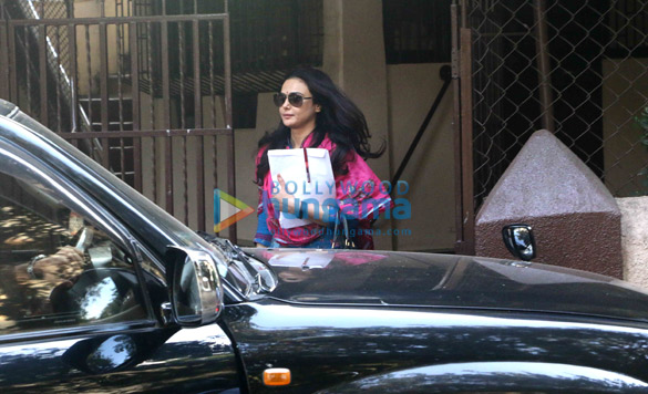 preity zinta snapped post dubbing in bandra 5
