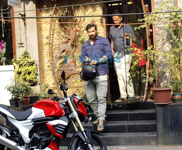 ranveer john and other celebrities snapped in bandra 10