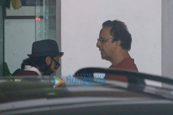 ranveer singh snapped at vidhu vinod chopras house 2