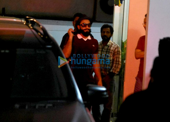ranveer singh snapped at vidhu vinod chopras house 3