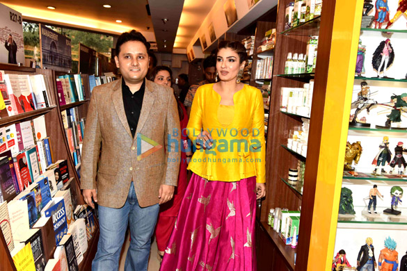 raveena tandon launches the cover of amishs book sita warrior of mithila 3