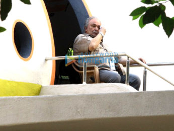 Rishi Kapoor snapped while shooting for his film '102 Not Out' in Mumbai