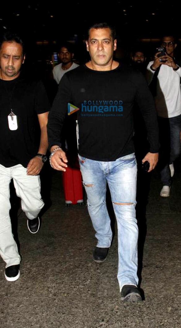 Salman Khan, Karan Johar, Sonam Kapoor, Suniel Shetty and Anil Kapoor snapped at the airport