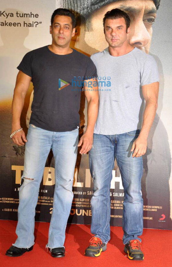 salman khan and sohail khan at the trailer launch of tubelight 2