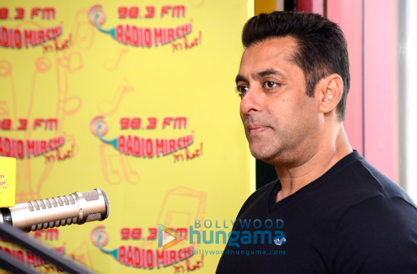 Respectively Realistic etiquette Salman Khan and Sohail Khan promote 'Tubelight' at 98.3 FM Radio Mirchi  studio | Parties & Events - Bollywood Hungama