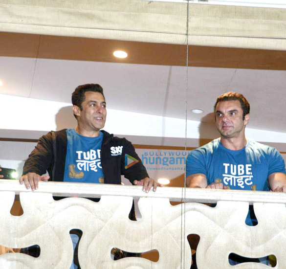salman khan and sohail khan wave at fans from house as they promote trailer launch of tubelight 1