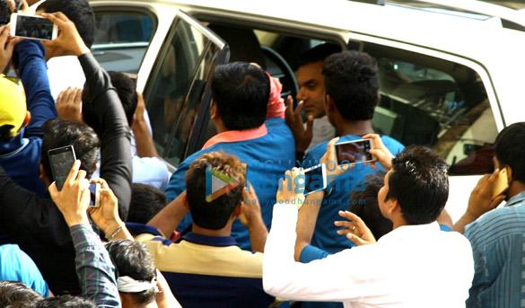 salman khan arrives in mumbai for the trailer launch of his film tubelight 3