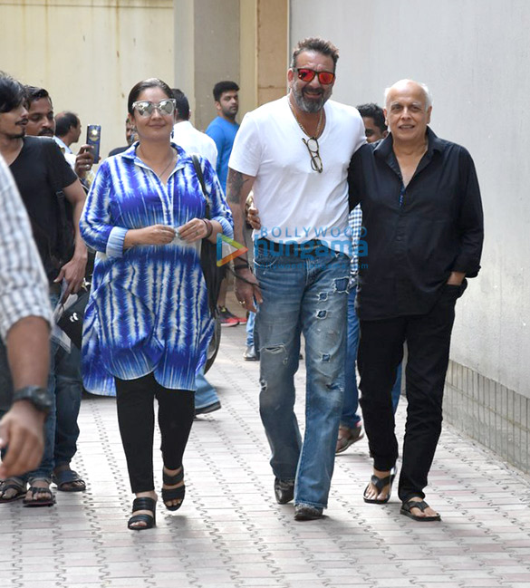 Sanjay Dutt snapped making a style statement with reflector shades with Mahesh Bhatt and Pooja Bhatt after a meeting at Vishesh Films’ office Sanjay Dutt snapped making a style statement with reflector shades with Mahesh Bhatt and Pooja Bhatt after a meeting at Vishesh Films’ office