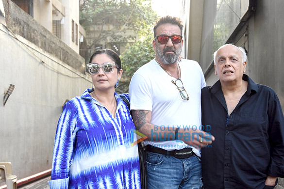 sanjay dutt mahesh bhatt and pooja bhatt snapped post meeting at vishesh films office 5
