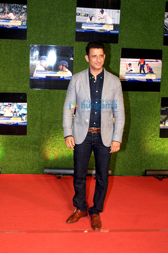 shah rukh khan aamir khan bachchans ambanis and others grace the premiere of sachin a billion dreams 12