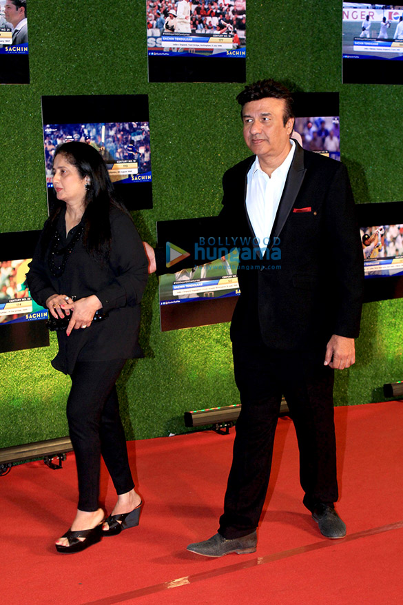 shah rukh khan aamir khan bachchans ambanis and others grace the premiere of sachin a billion dreams 15