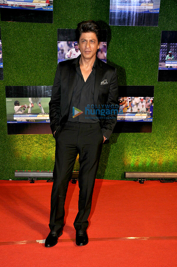 shah rukh khan aamir khan bachchans ambanis and others grace the premiere of sachin a billion dreams 29