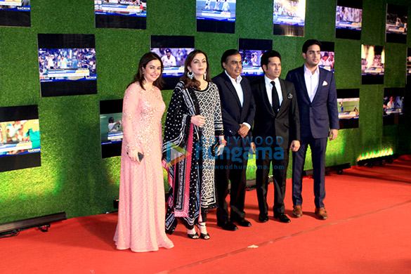 shah rukh khan aamir khan bachchans ambanis and others grace the premiere of sachin a billion dreams 4