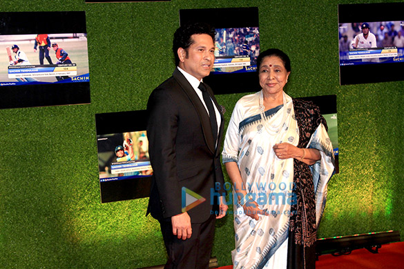 shah rukh khan aamir khan bachchans ambanis and others grace the premiere of sachin a billion dreams 5