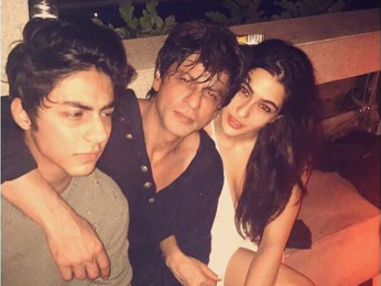 OMG! Shah Rukh Khan is a cool dad as he hangs out with son Aryan Khan and Saif Ali Khan’s daughter Sara Ali Khan OMG! Shah Rukh Khan is a cool dad as he hangs out with son Aryan Khan and Saif Ali Khan’s daughter Sara Ali Khan
