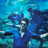 Shah Rukh Khan strikes his signature pose; gets photobombed by scuba divers in Dubai