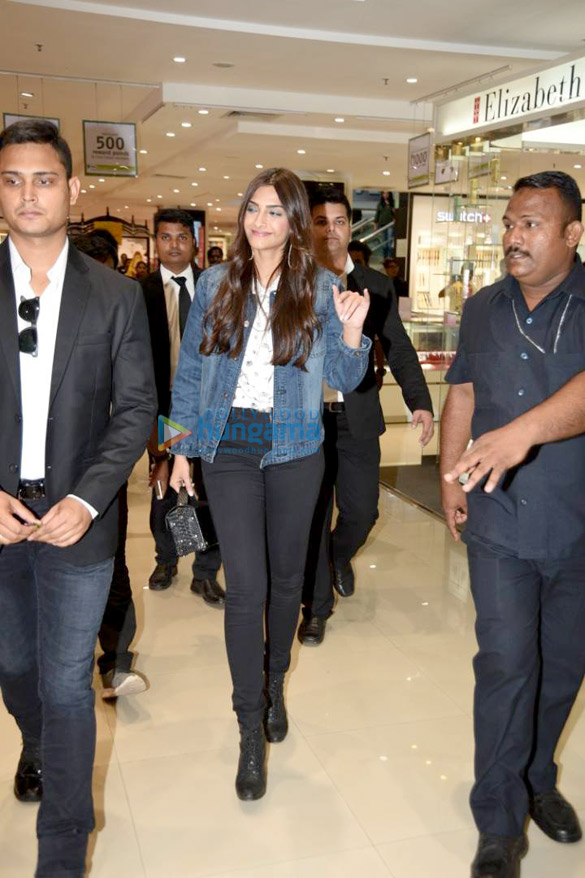 sonam and rhea kapoor unveil their brand rheson 4