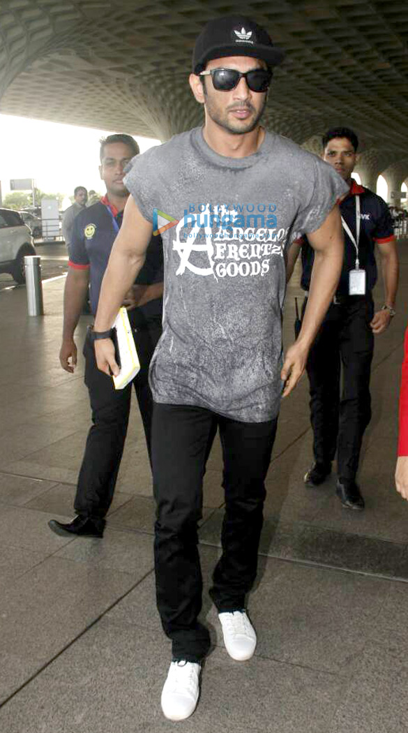 Sushant Singh Rajput, Kriti Sanon, Sonakshi Sinha, John Abraham and Parineeti Chopra at the airport Sushant Singh Rajput, Kriti Sanon, Sonakshi Sinha, John Abraham and Parineeti Chopra at the airport