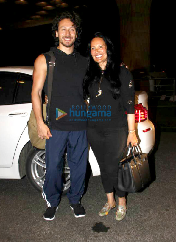 tiger shroff and his mother ayesha shroff snapped at the airport 2