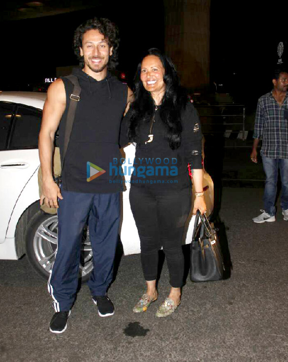 tiger shroff and his mother ayesha shroff snapped at the airport 5