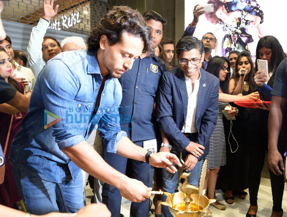 tiger shroff at the inauguration of lifestyle store in seawoods 2