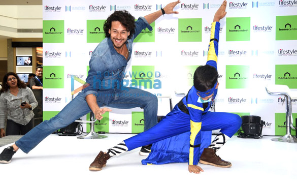 tiger shroff at the inauguration of lifestyle store in seawoods 4