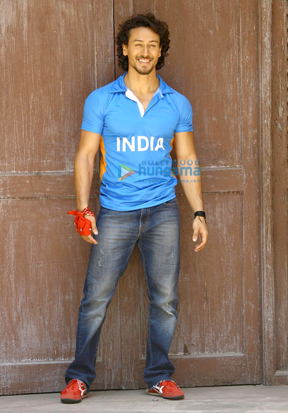 tiger shroff snapped at munna michael promotions 2