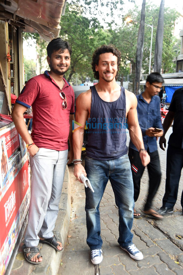 tiger shroff snapped buying gq magazine with him on cover 5
