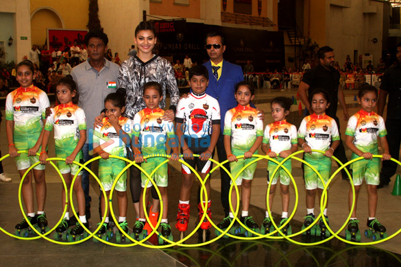 urvashi rautela graces the event to establish a world record for hula hooping while roller skating 1