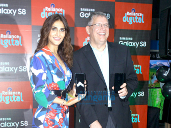 Vaani Kapoor unveils 'Samsung Galaxy S8' in Mumbai