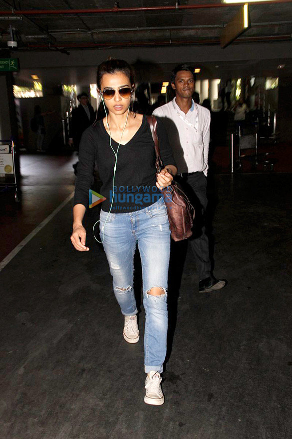 varun dhawan sonakshi sinha and others snapped at the airport 3